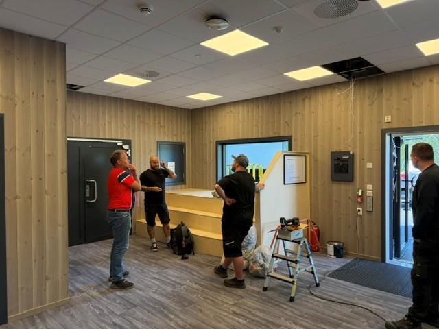 Overtagelse basishall - Klikk for stort bilete
