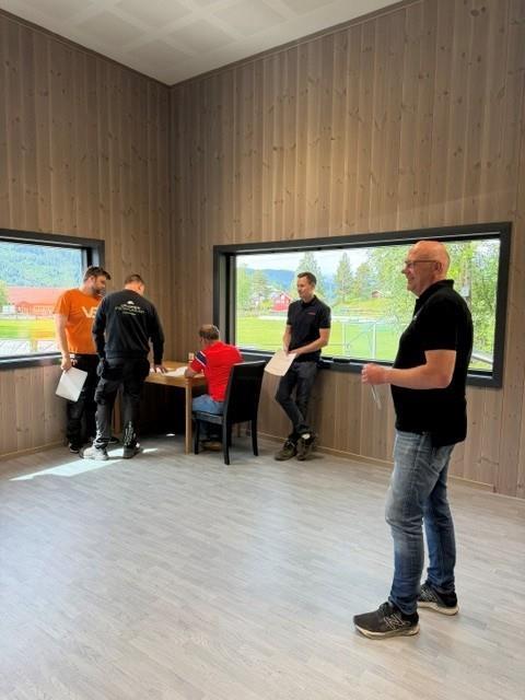 Overtagelse basishall - Klikk for stort bilete