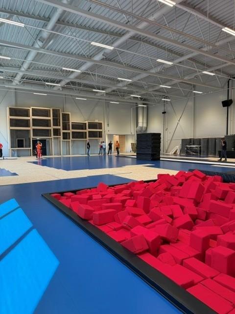 Overtagelse basishall - Klikk for stort bilete