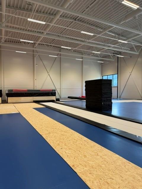 Overtagelse basishall - Klikk for stort bilete